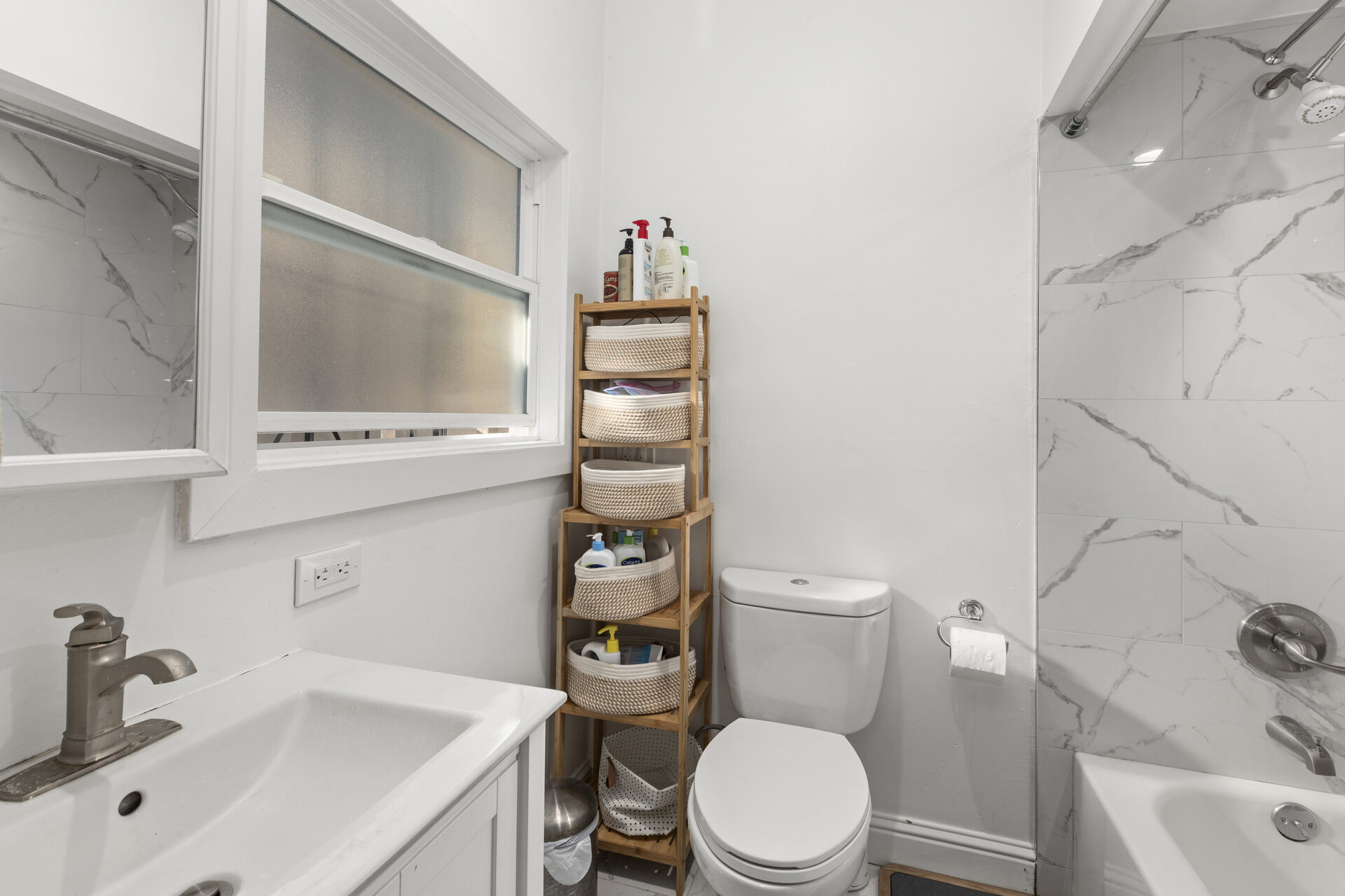 One Bedroom (1) bathroom